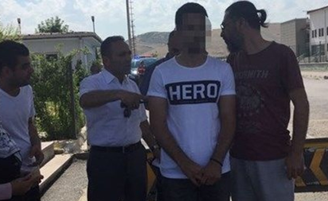 'Hero' tişörtlü öğrenci beraat etti