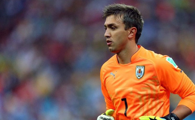 Muslera yürekleri ağza getirdi