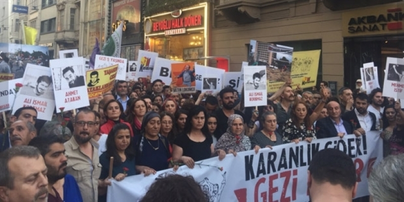 İstiklal’de yürüyüş; 'Karanlık gider Gezi kalır'