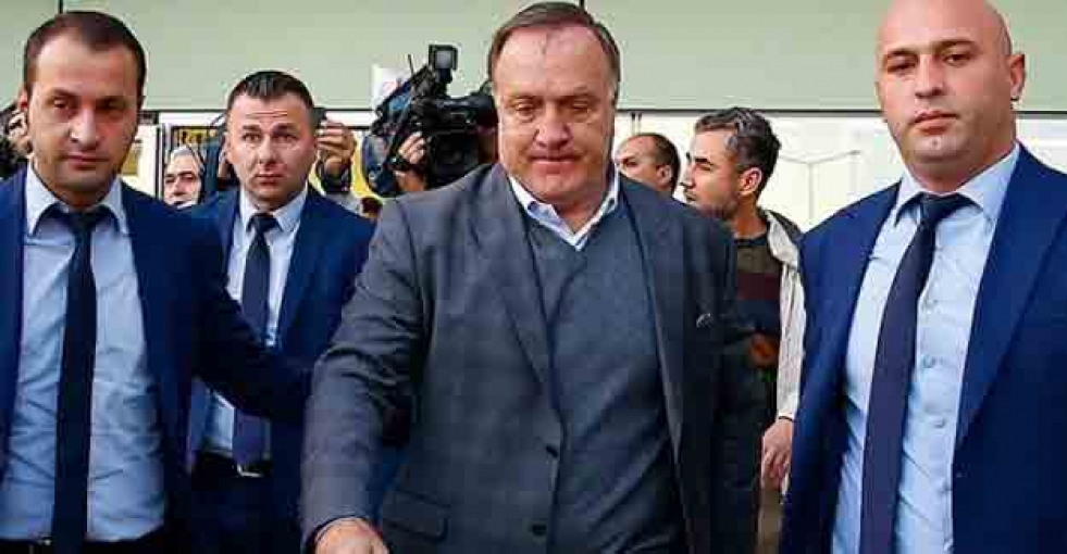 Advocaat yine gidiyor