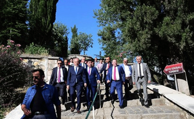 Cumhurbaşkanı adayı İnce'den Şeyh Edebali Türbesi'ne ziyaret
