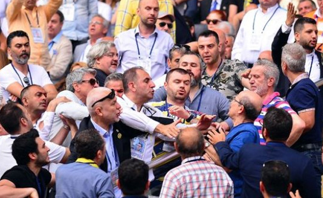 Tarihi kongrede gergin anlar