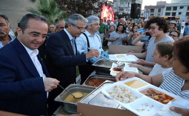 İzmir'de CHP'lileri buluşturan iftar