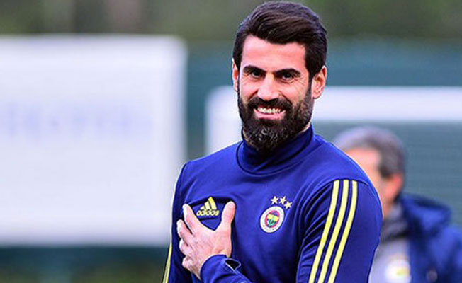 Volkan Demirel oy kullanmak için Kadıköy'de