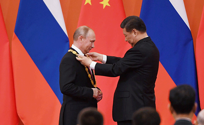 Çin'in 'dostluk nişanı'nın ilk sahibi, Putin
