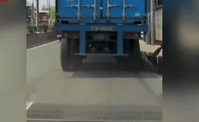 Motorsiklet sürücüsü mucizevi bir şekilde hayatta kaldı