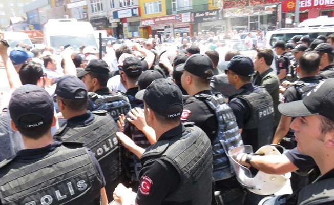 Servisçilerin eylemine biber gazlı müdahale