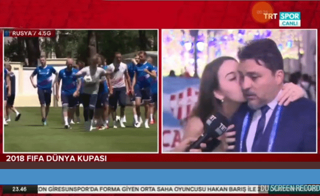 TRT yorumcusuna Rus taraftardan 'öpücük' şoku!