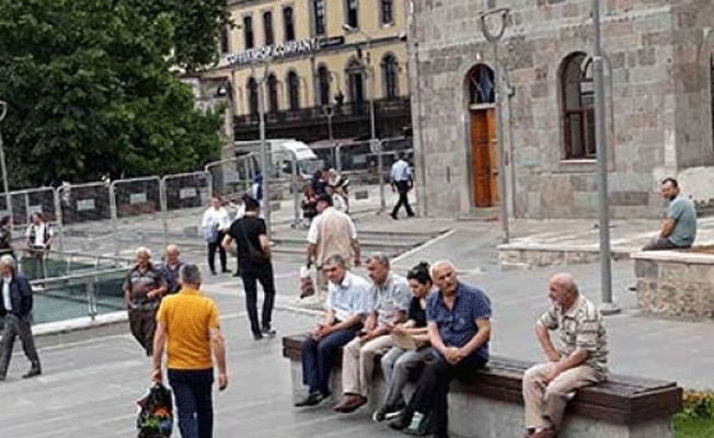 Erdoğan mitingi için camiye girişi kapattılar