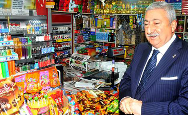 'Kuralsızlık nedeniyle hızla çoğalan ulusal marketler bakkalları bitiriyor'