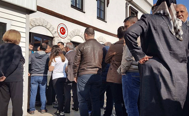 Kosova'daki Türkler oylarını kullandı