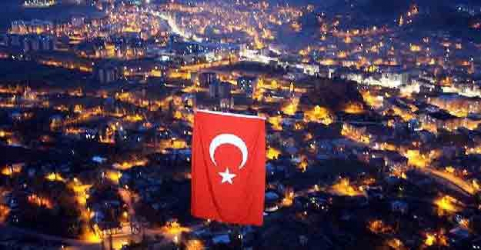 Sirte Dağı'nda bayrak çektiler