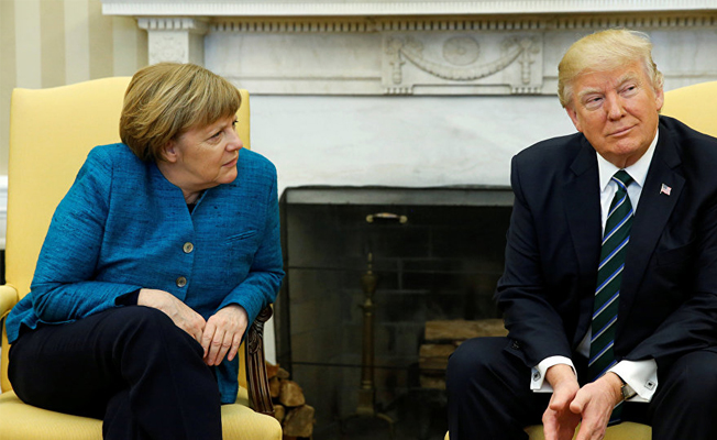 Trump, Merkel'e şeker fırlatıp giderken: Sana hiçbir şey vermediğimi söyleme