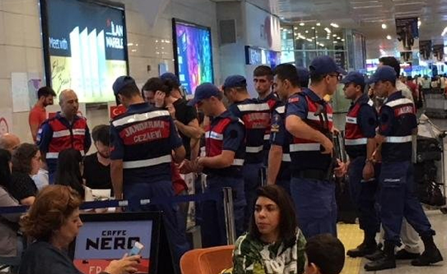 Tutuklular kelepçeyle oy kullandı