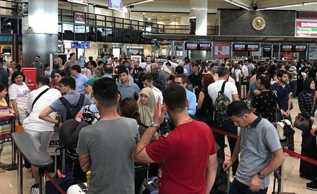 Seçim için dönenlere havalimanları yetmedi