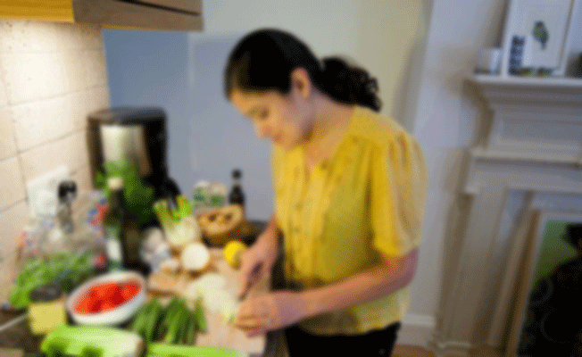 Kendisiyle dalga geçen kocasını ve 120 akrabasını zehirledi