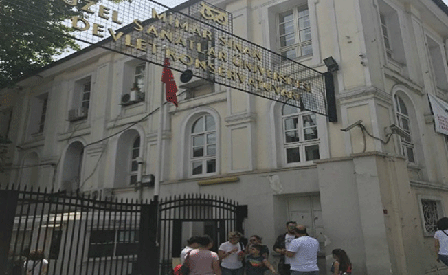 Mimar Sinan Güzel Sanatlar Üniversitesi'nin tahliyesi 'bir süreliğine' durduruldu