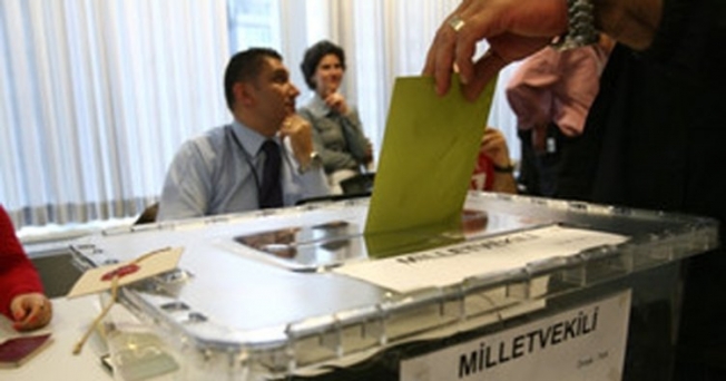 Türkiye sandık başında...Oy verme işlemi başladı