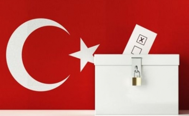 Siyasiler oylarını kullandı