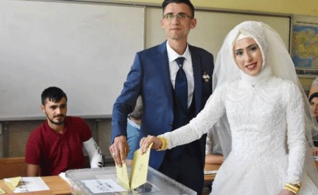 Düğün günü oy kullandılar