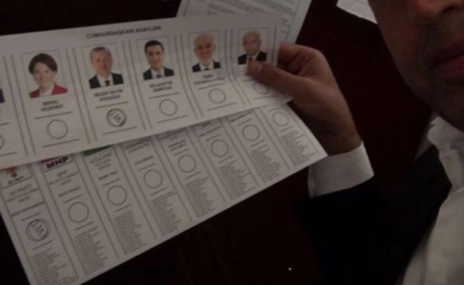 AKP'li belediye başkanı kullandığı oyu paylaştı