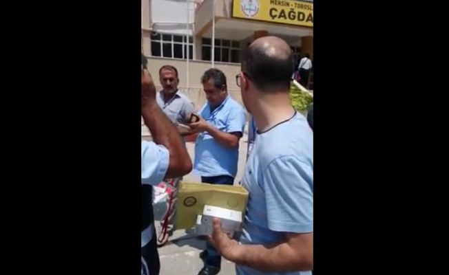 Mersin'de okul müdürü 2 torba oy pusulasıyla geldi