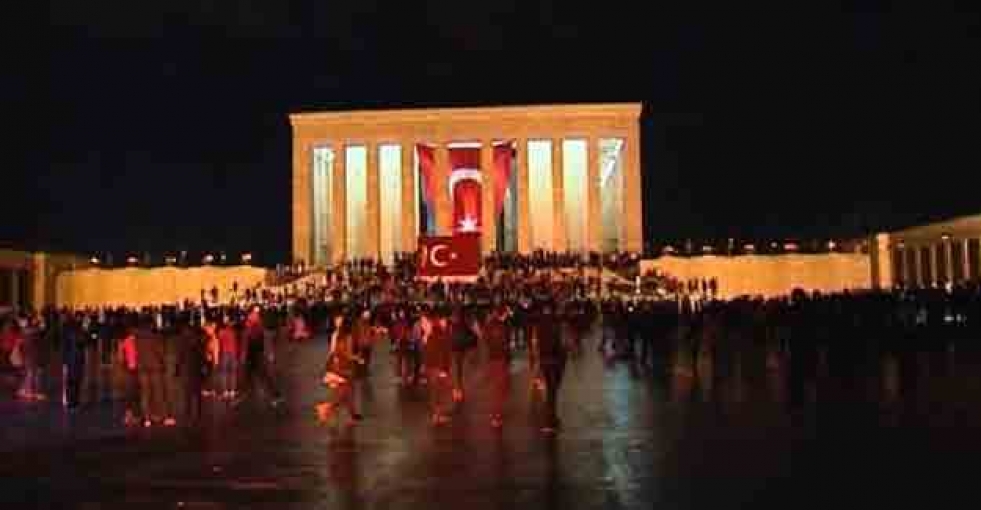 Anıtkabir'e ziyaretçi akını