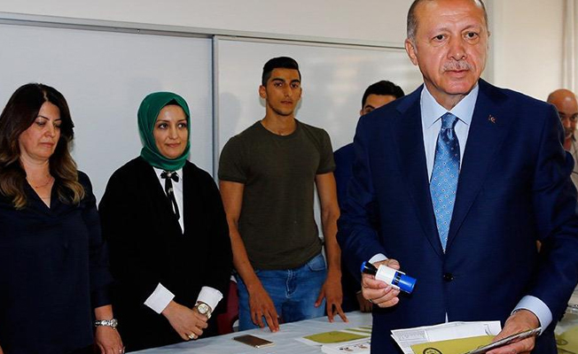 Anadolu Ajansı sonuçlarına göre Erdoğan'ın oyları düşüyor...