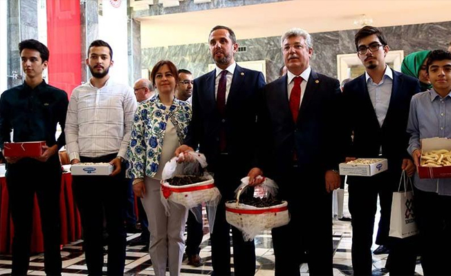 Yeni vekillerden Meclis’e ilk kaydı AKP’liler yaptı