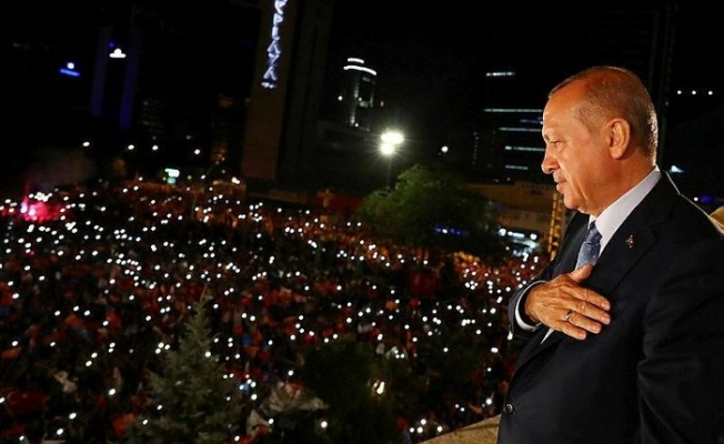 AKP kulisleri…‘Erdoğan balkona neden yalnız çıktı...’