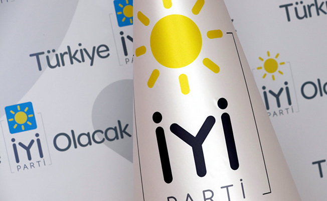 İYİ Parti'de şok istifalar...