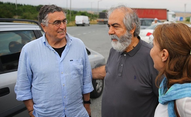 Tahliye olan Mehmet Altan'dan ilk açıklama: İki yılım gitti