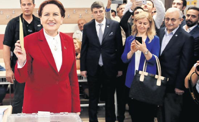 İYİ Parti'de deprem! 12 kişi istifa etti!