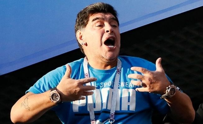 Maradona'ya şok 'orta parmak' cezası