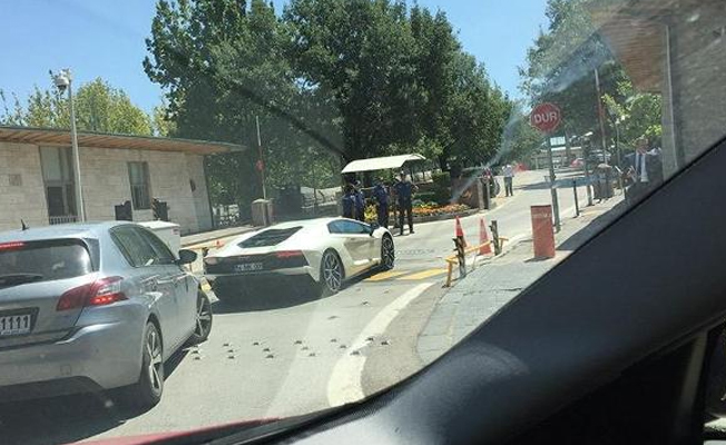 AKP'li milletvekili TBMM'ye Lamborghini ile geldi!