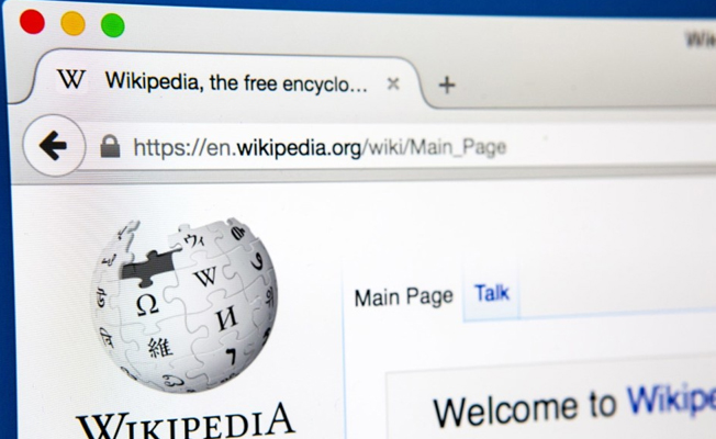 Wikipedia AB'yi protesto ediyor; üç dildeki yayın durduruldu!