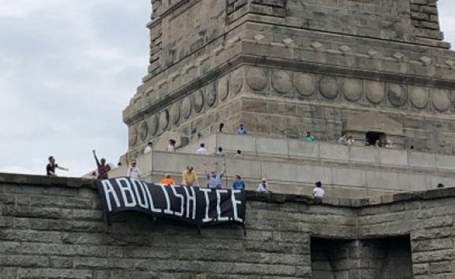 ABD'nin sığınmacı politikasını protesto için bunu yaptı