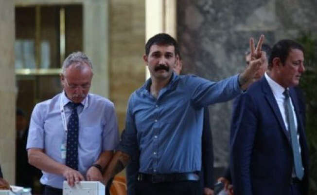 Barış Atay mazbatasını aldı