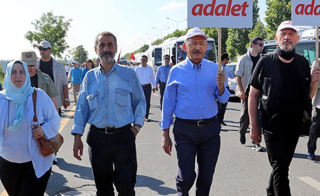Saadet kökenli iki isim yemin töreni öncesi CHP’den istifa etti