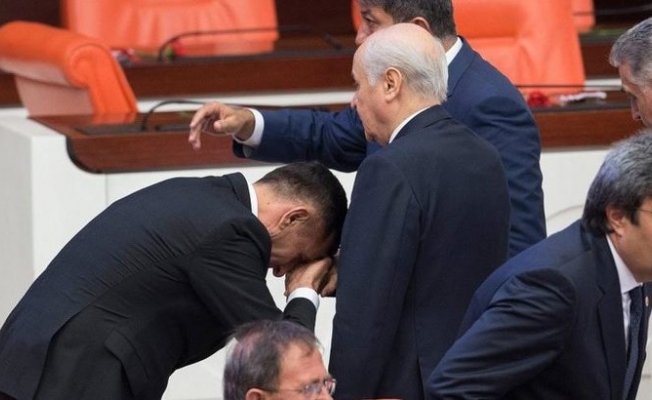 Bahçeli'nin elini öpen vekilden ilk açıklama