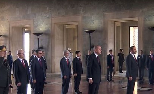 Cumhurbaşkanı Erdoğan Anıtkabir'de