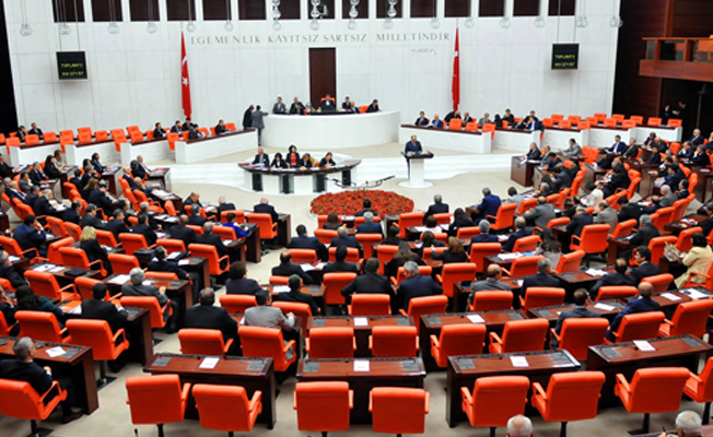 4 bakan milletvekilliğinden istifa etti, AKP'nin vekil sayısı 290'a düştü