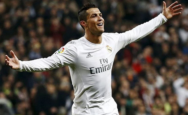 Cristiano Ronaldo 105 milyon Euro bonservisle İtalyan devi Juventus'ta...