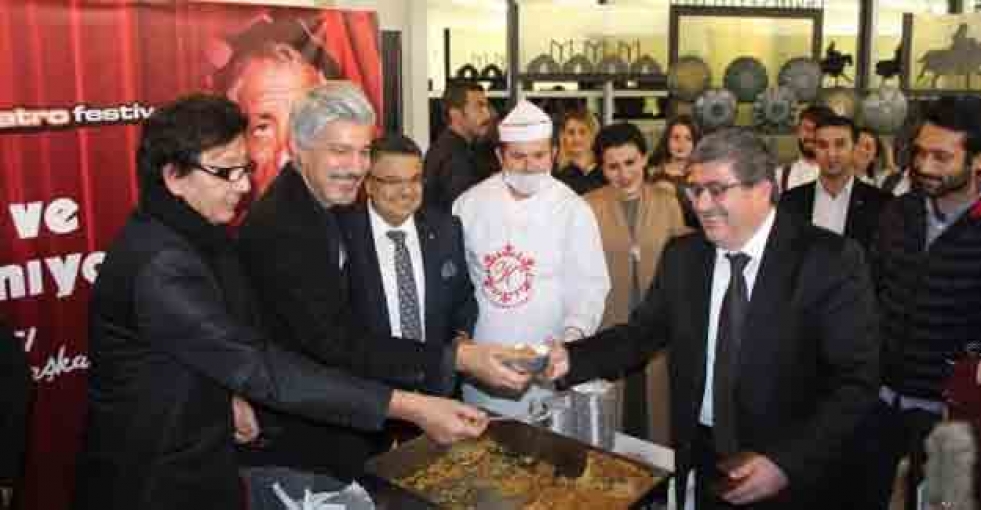 Nejat Uygur'a helvalı anma