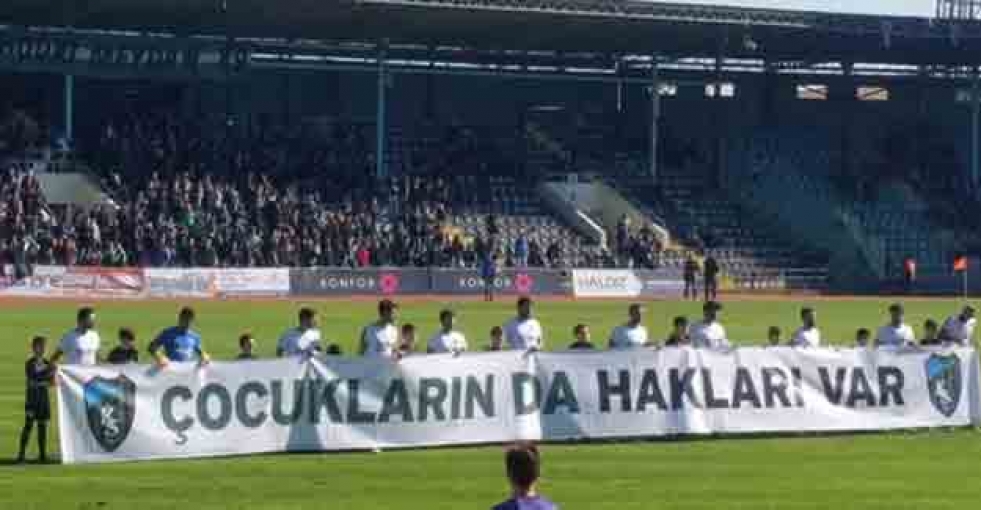 Kocaelispor'dan anlamlı pankart