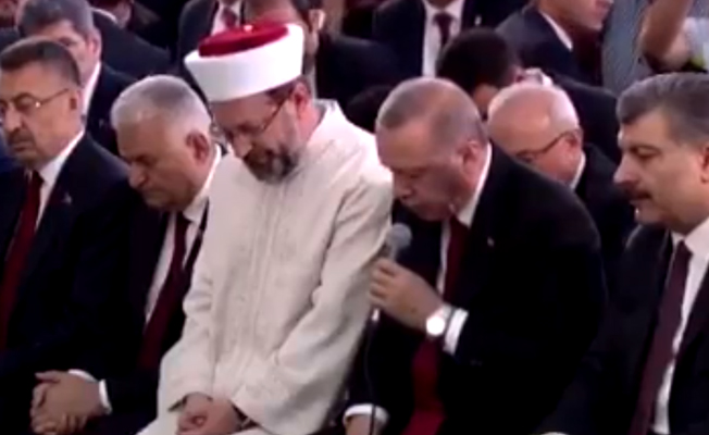 Erdoğan, 15 Temmuz şehitleri için Kuran okudu