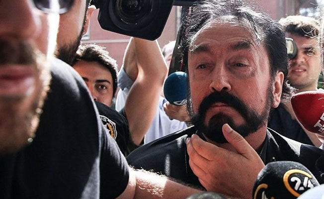 Adnan Oktar'ın sahte işi de ortaya çıktı anlattı: Doktorlar kullanmış!