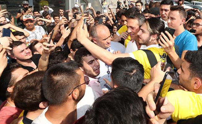 Taraftara Ali Koç sürprizi