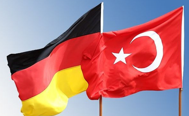 Almanya FETÖ sorularından böyle kaçtı!