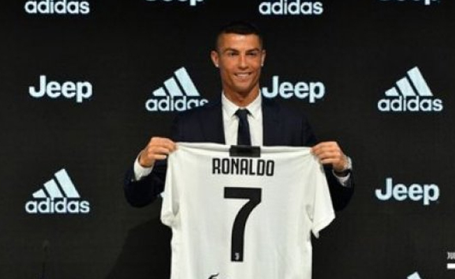Cristiano Ronaldo Juventus'a imzayı attı